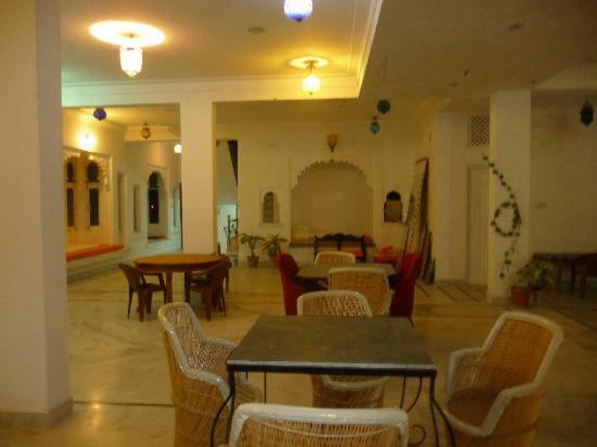 Hotel Aravali View Palace อุเดเปอร์ ภายนอก รูปภาพ